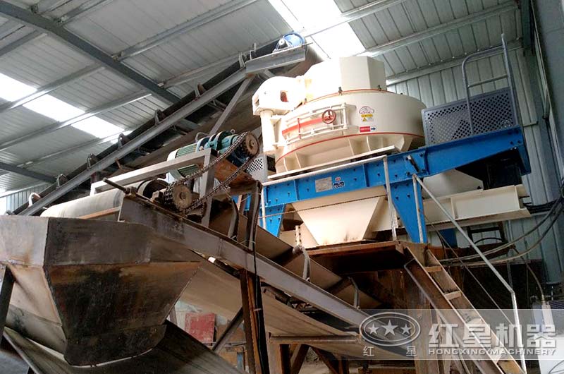河石碎沙机多少钱？生产出来的人工沙与河沙有什么区别？