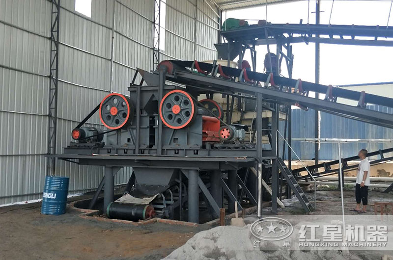 颚式碎裂设备的颚板有什么作用？宜采用哪种材料制作？